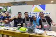 L'équipe de Nicolas Rivière, chef culinaire du Village Réunion, et des cuisiniers du Périgord