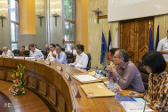 Les élus à la tribune officielle de l'hémicycle du Département