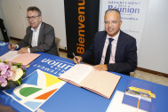 Le Président du Conseil Départemental et Jean-Marc Escalettes, Directeur Orange Réunion Mayotte signent une convention