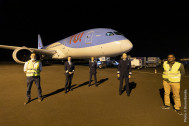 arrivée de l'avion à l'aéroport de Gillot